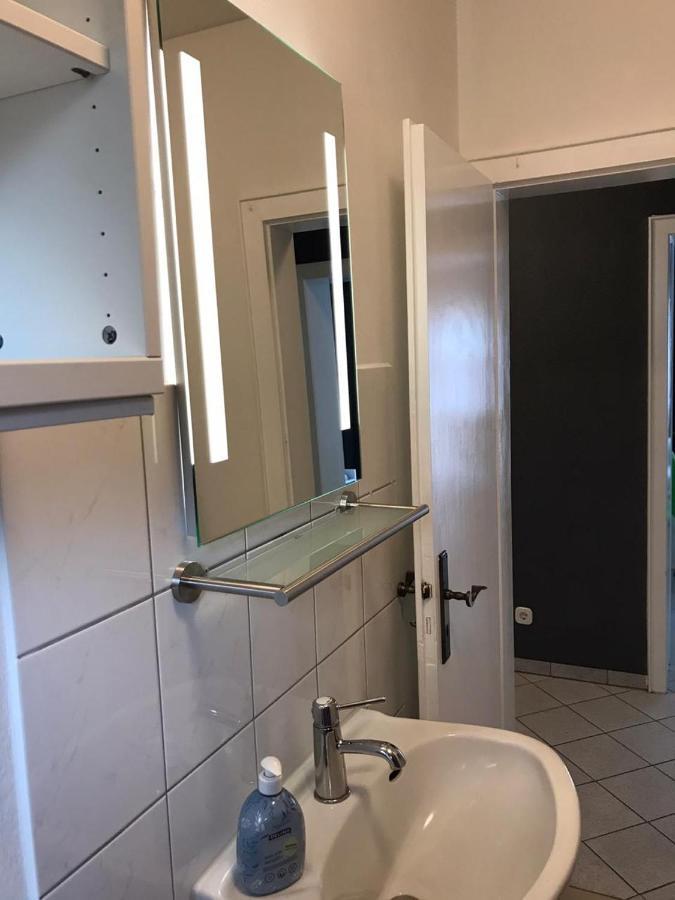 Grosse Ferienwohnung An Der Rheinpromenade Three Duisbourg Extérieur photo