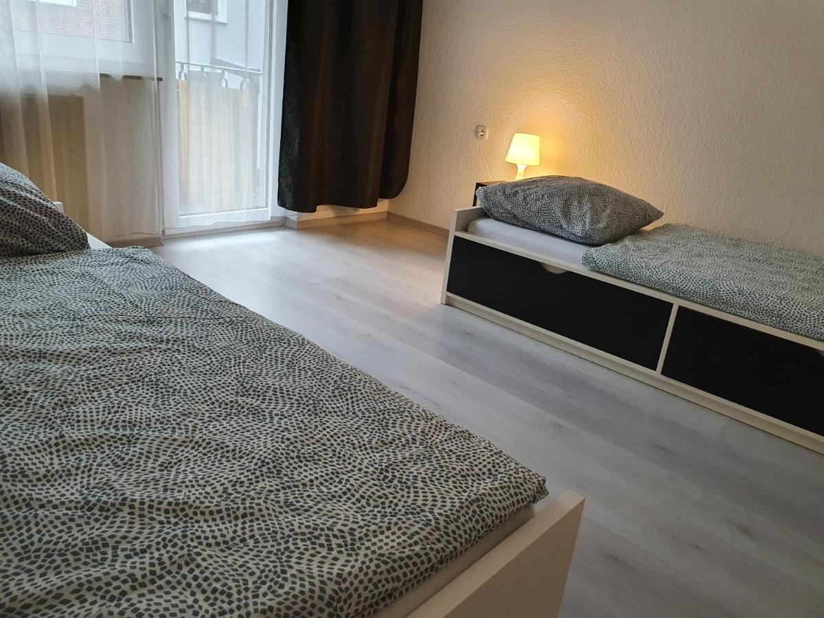Grosse Ferienwohnung An Der Rheinpromenade Three Duisbourg Extérieur photo