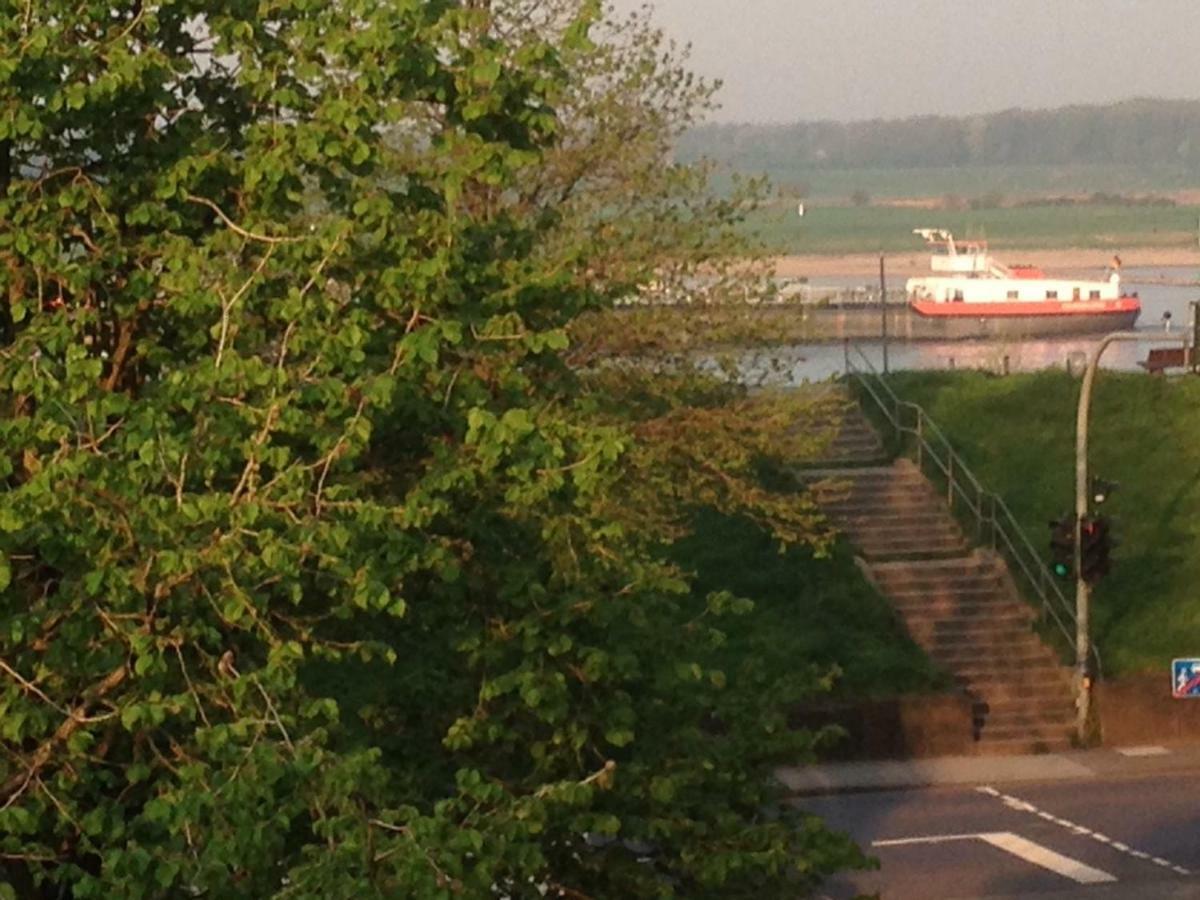 Grosse Ferienwohnung An Der Rheinpromenade Three Duisbourg Extérieur photo